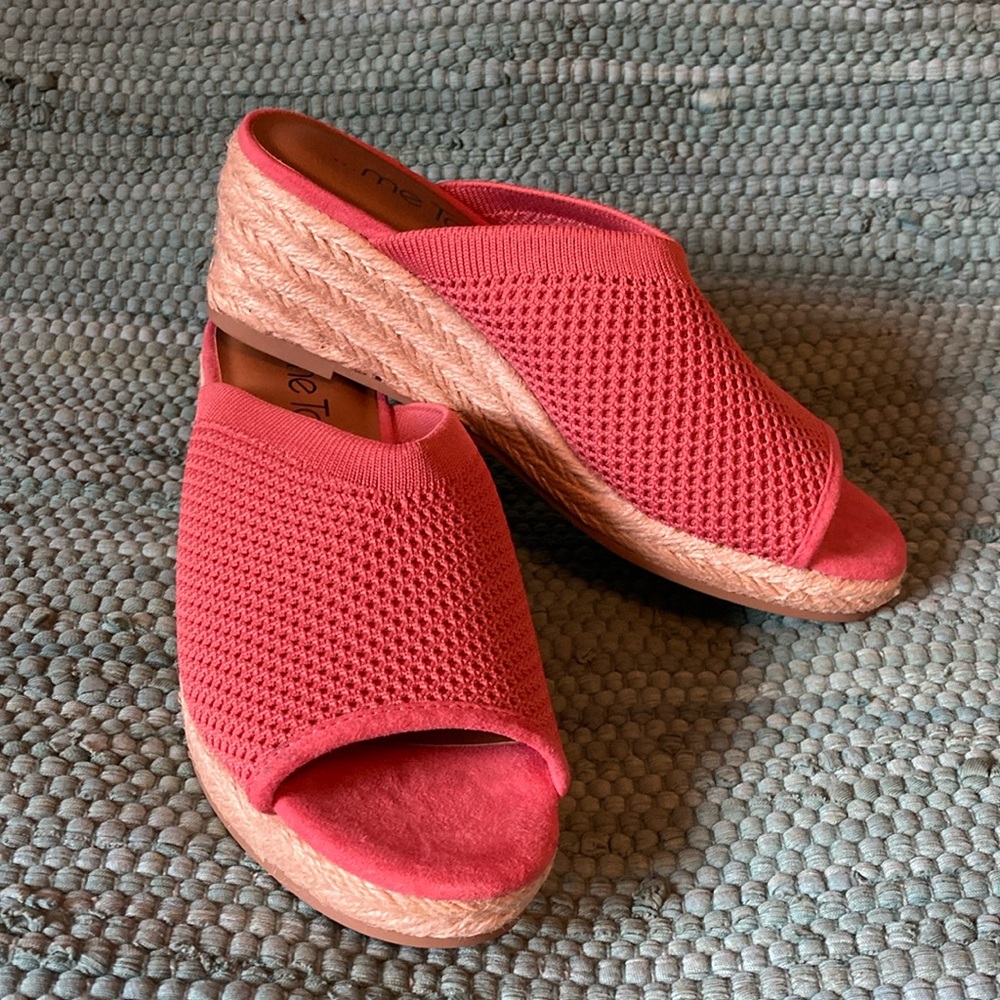 NEW—-Coral Knit Espadrille Wedge Mules